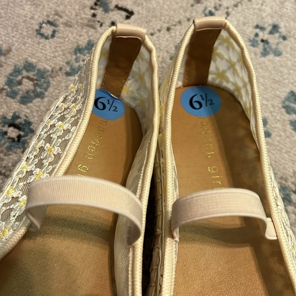 NWOT Madden Girl July Mesh Daisy Flat Size 6.5 - Picture 13 of 16